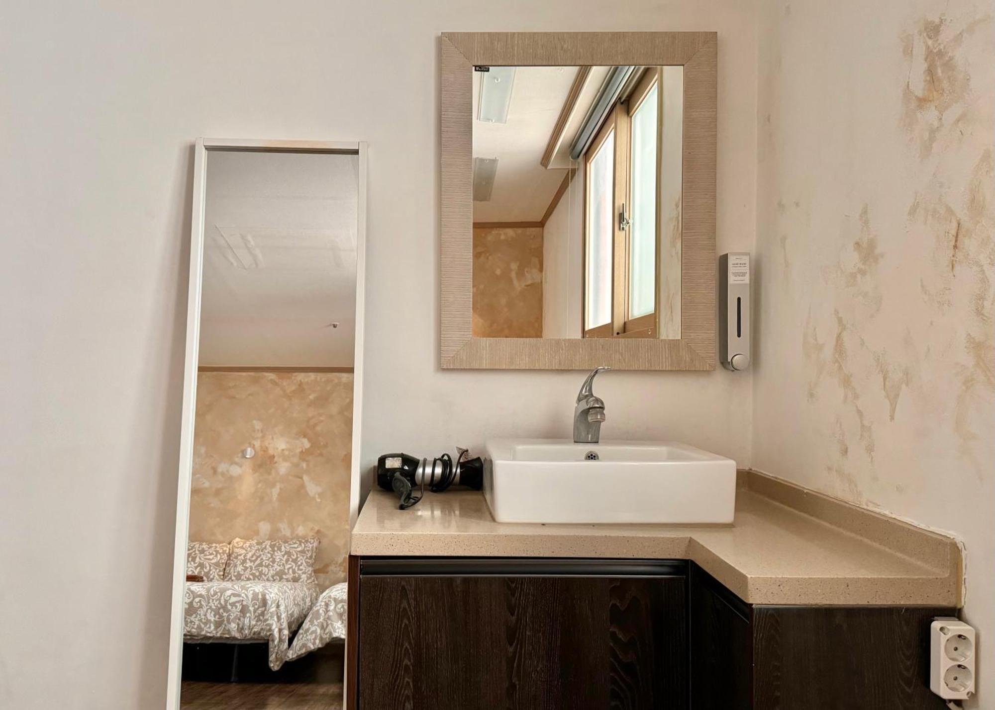 Roi Guesthouse Seoul Bagian luar foto