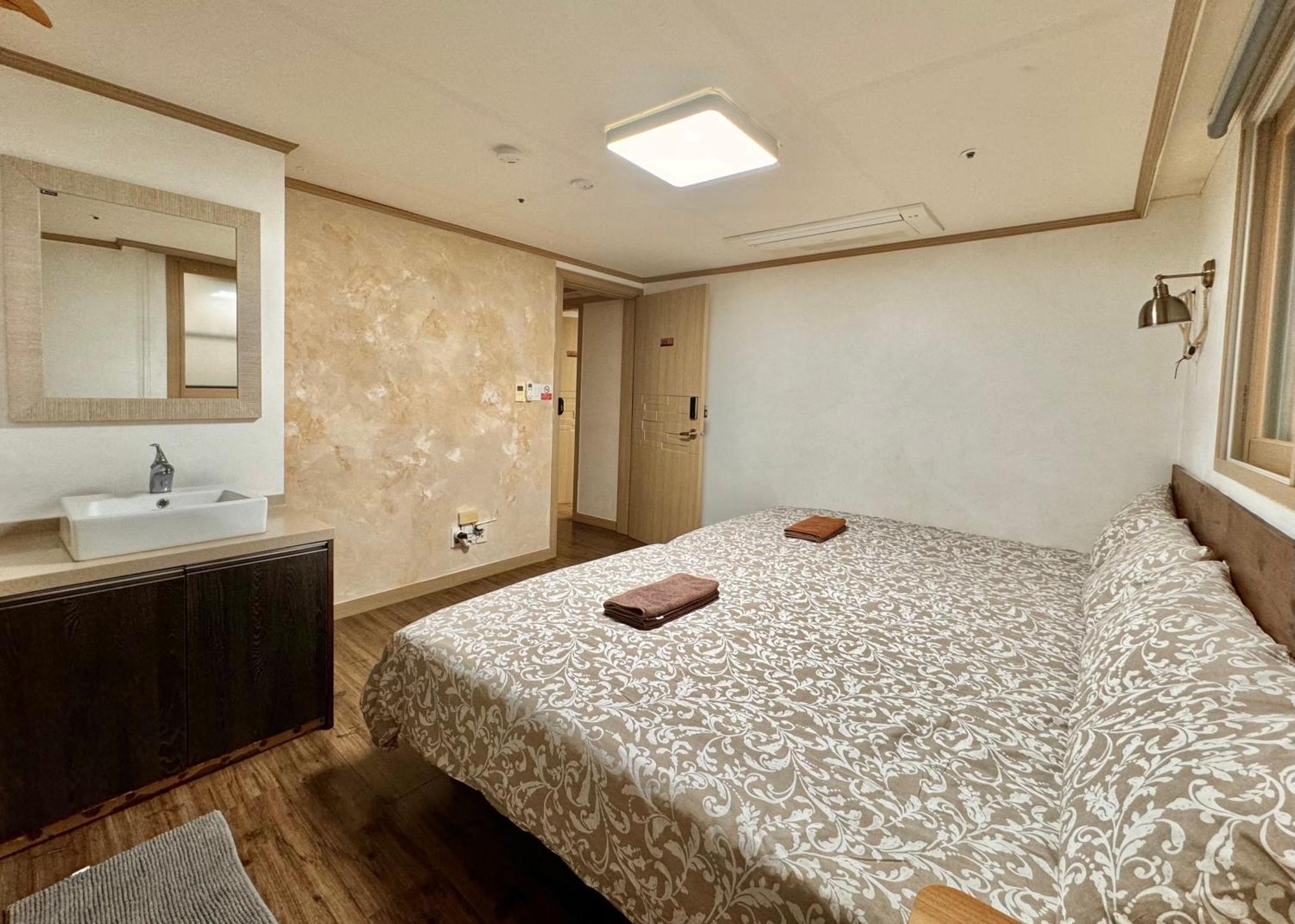 Roi Guesthouse Seoul Bagian luar foto